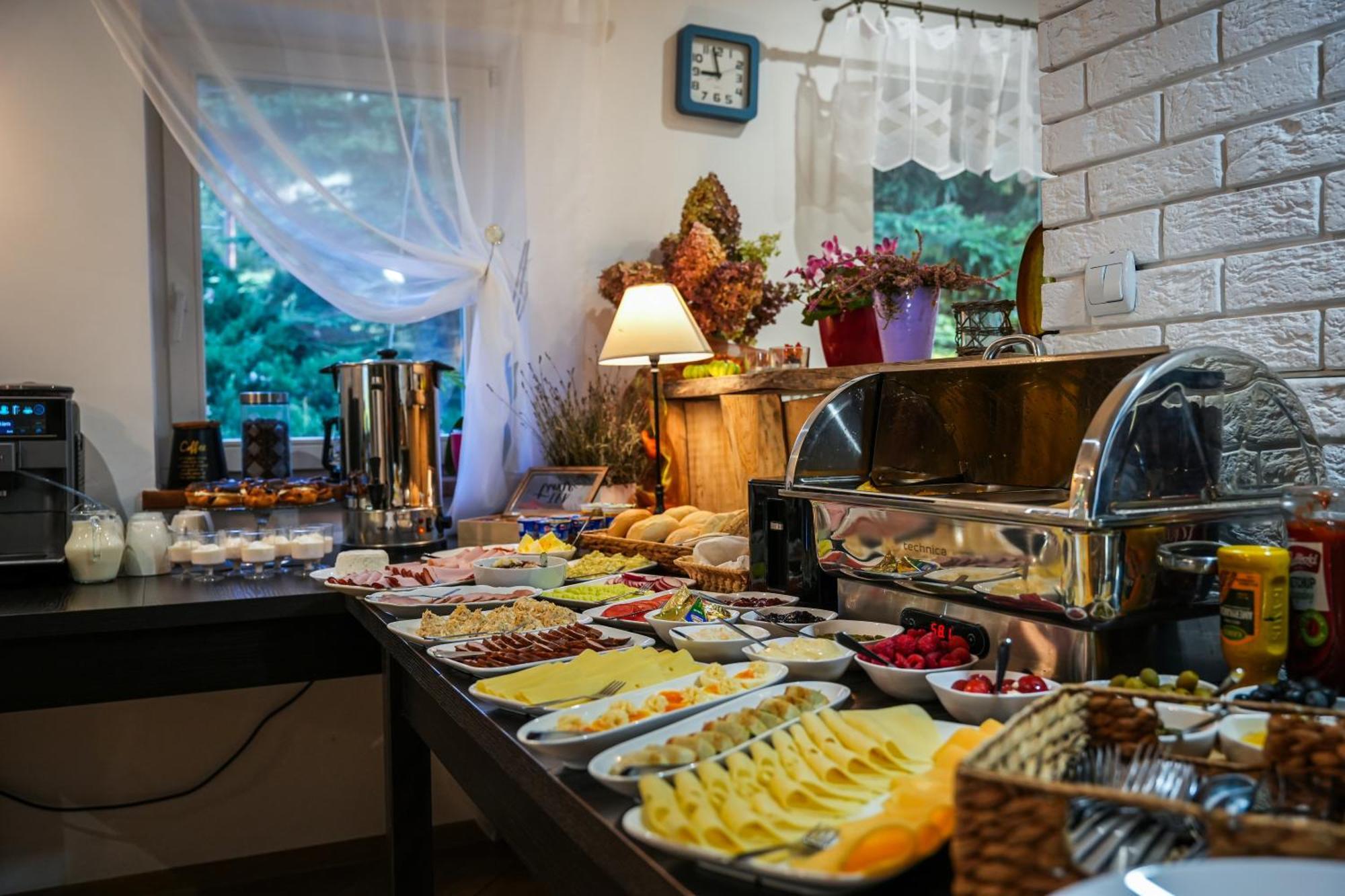Апартаменты Sowi Gosciniec Wellness & Breakfast Соколец Экстерьер фото